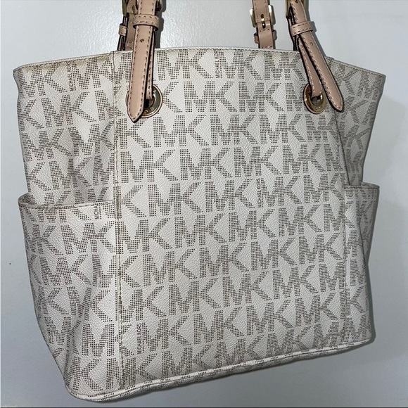 Michael Kors Jet Set Tote Bag - Picture 5 of 8